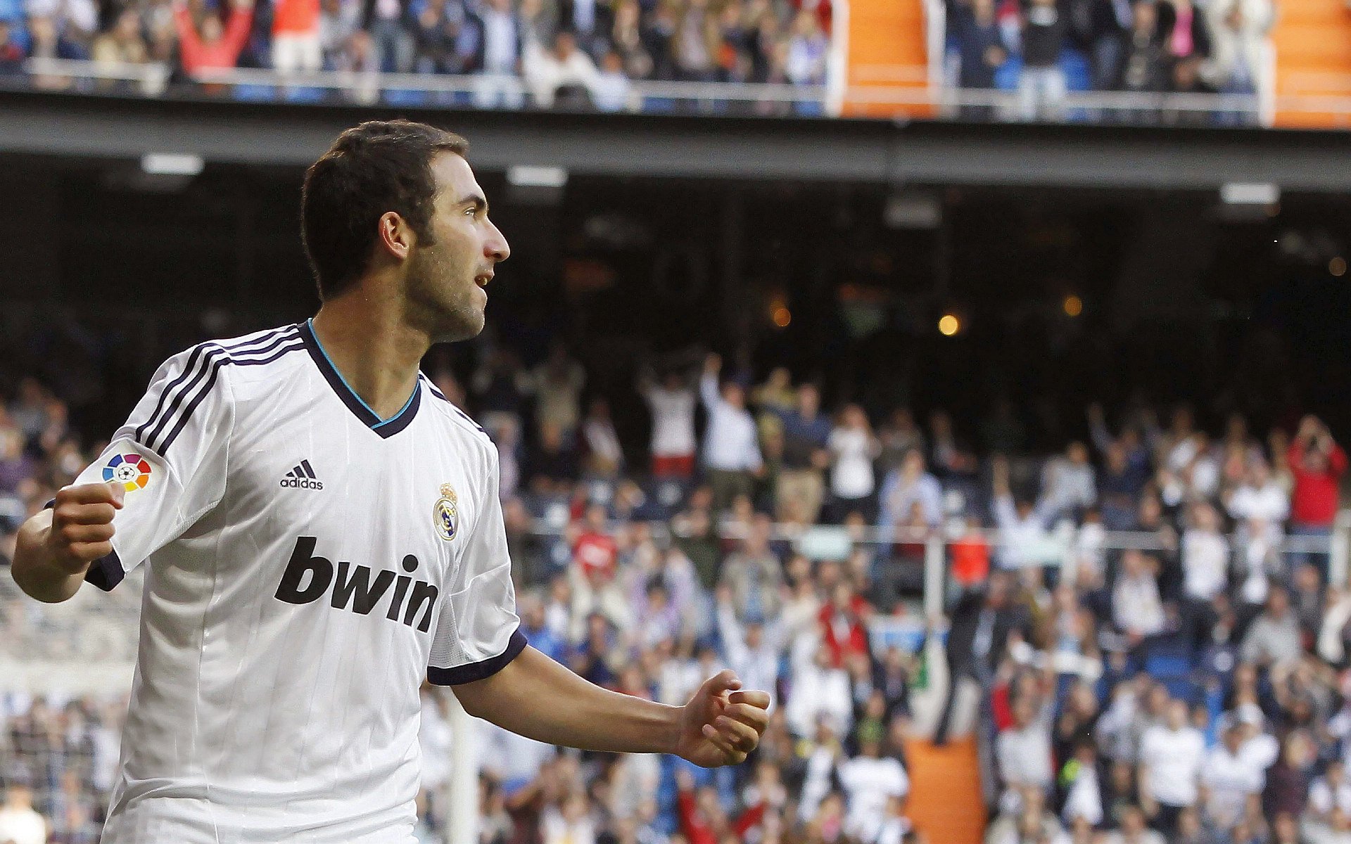 kaiyun网站-乔纳·隆戈：全黑队的“恐怖边锋”，橄榄球场上的绝对主宰